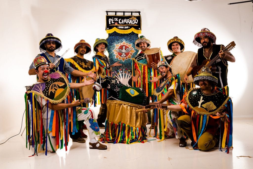 Liquidação, customização e festas carnavalescas no Conjunto Nacional