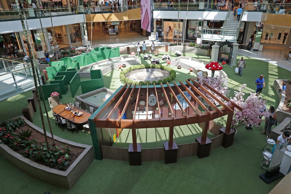 Caça aos Ovos no País das Maravilhas