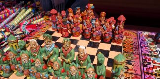 Feira internacional de artesanato no Conjunto Nacional