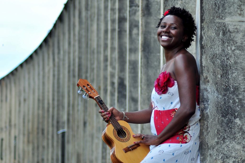 Tem Samba no Pontão com Teresa Lopes e Cris Pereira