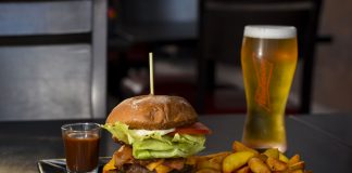 Buddy Bar reúne gastronomia, transmissão esportiva e balada