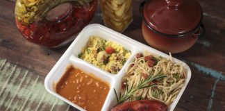 Marmita com comida mineira do D’Lurdes