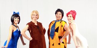 A Família das Cavernas no teatro do Brasília Shopping