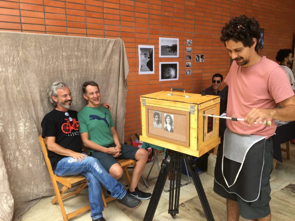 Venda e Troca de Fotografias no Espaço Cultural Renato Russo