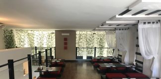 Haná oferece Saquê de boas-vindas na área dos tatames