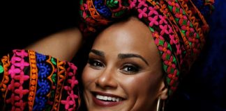 Luciana Mello faz show na Cervejaria Criolina