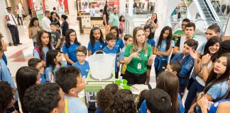 Atividades lúdicas na Semana Nacional de Educação Financeira do Taguatinga Shopping