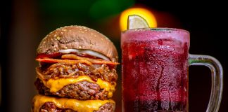 O Concorrente lança burger de 3 andares em homenagem a um clássico do cinema