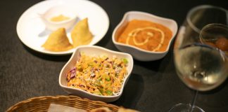 Mumbai comemora 1 ano com jantar especial