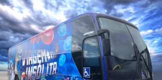 Ônibus Viagem Insólita simula uma nave futurista
