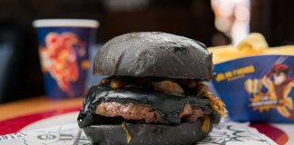 Dólar Furado oferece burger em dobro durante estreia de Star Wars