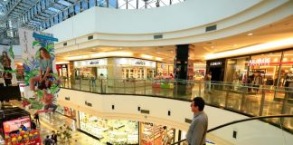 Shoppings e lojas do DF adotam horário reduzido