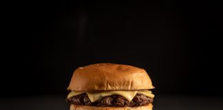 Cheeseburguer por R$ 10 no CBDay da Bullguer