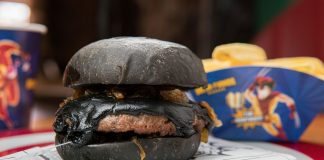 Neste Star Wars Day tem promoção do burger Darth Vader no Dólar Furado