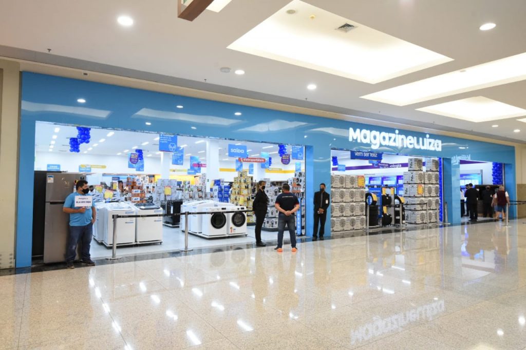 Magazine Luiza inaugura no Taguatinga Shopping