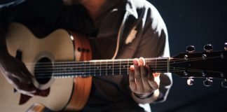 Governador autoriza a liberação de música ao vivo em bares e restaurantes do DF