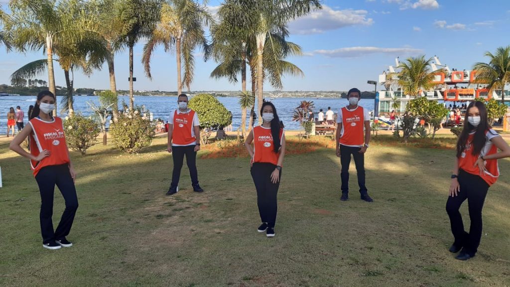 Pontão orienta e fiscaliza os frequentadores para evitar a propagação da Covid-19
