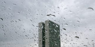 A chuva voltou a cair no DF. Confira as orientações da Defesa Civil e Detran para o período