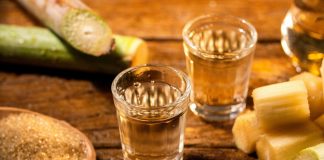 Dia Nacional da Cachaça: Descubra como harmonizar a bebida com diferentes pratos e petiscos