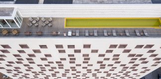 A badalada e instagramável piscina do B Hotel reabre para hóspedes