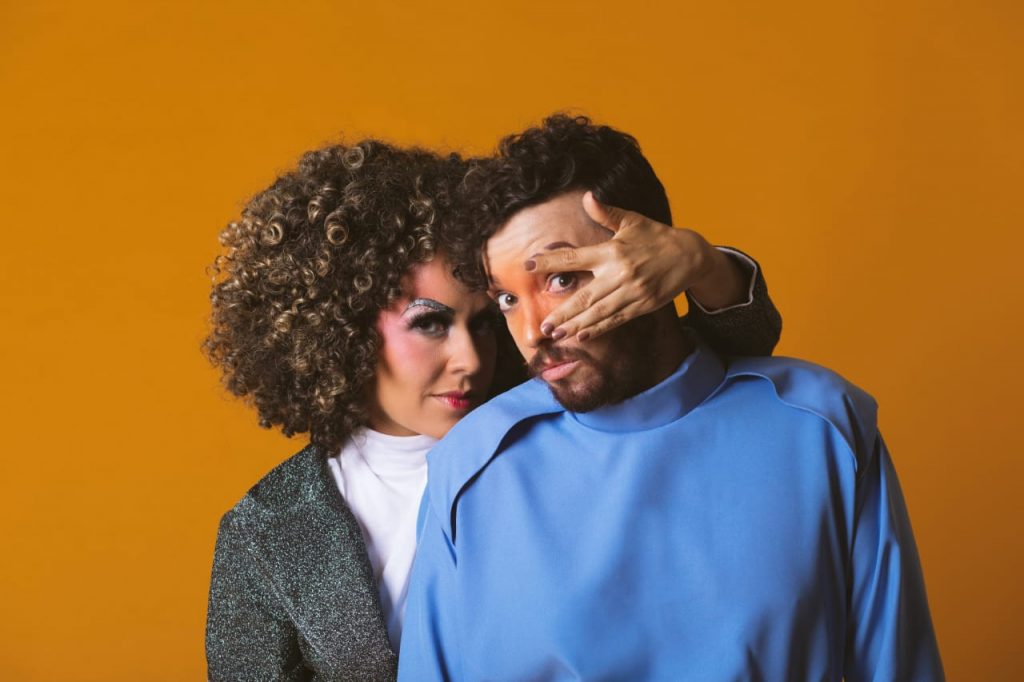 Estupenda Trupe celebra 16 anos com estreia nacional do espetáculo “A Cantora Careca”