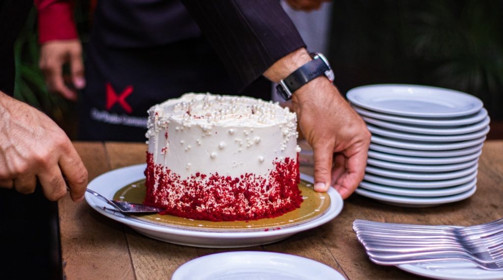 Aniversariantes são recebidos com uma ação especial no Dudu Bar