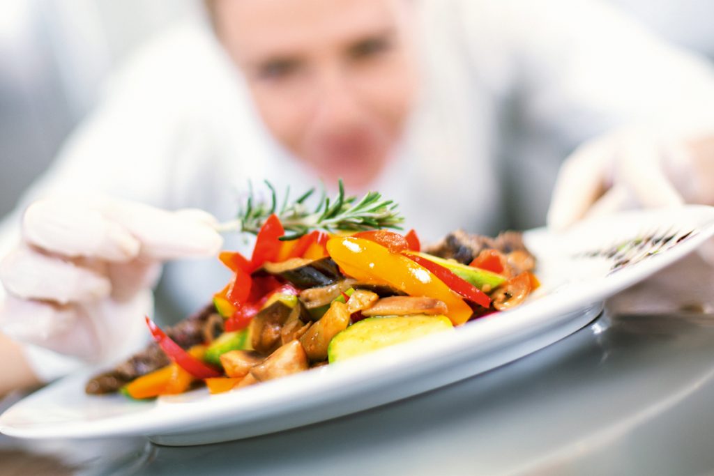 Ministério do Turismo oferece cursos gratuitos na área de gastronomia