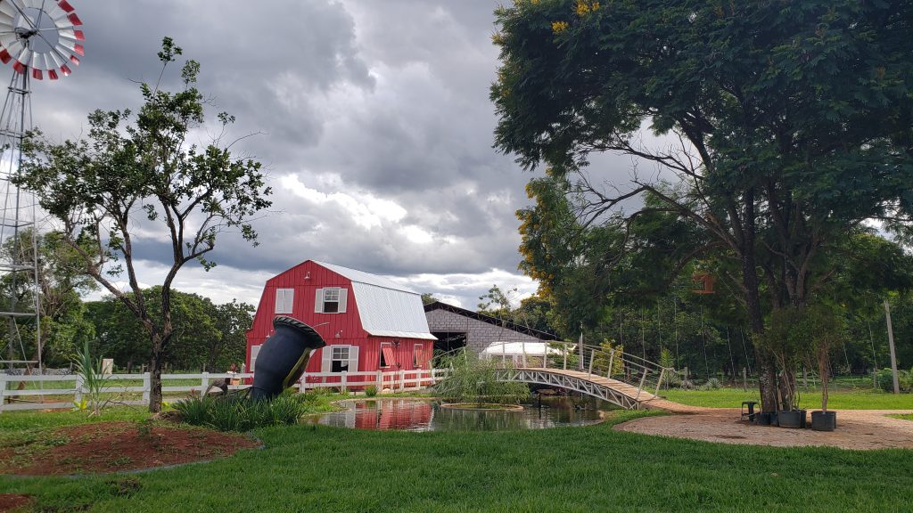 Fazendinha e costela assada no fogo de chão a poucos metros da Praça dos Três Poderes