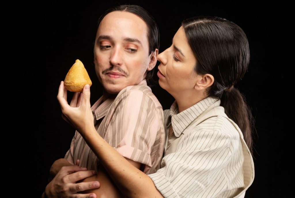 Espetáculo sobre solidão mistura música e humor na Caixa Cultural