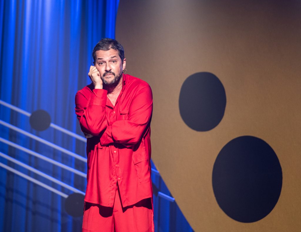 Marcelo Serrado estreia “Um Pai de Outro Mundo” no Teatro Royal Tulip