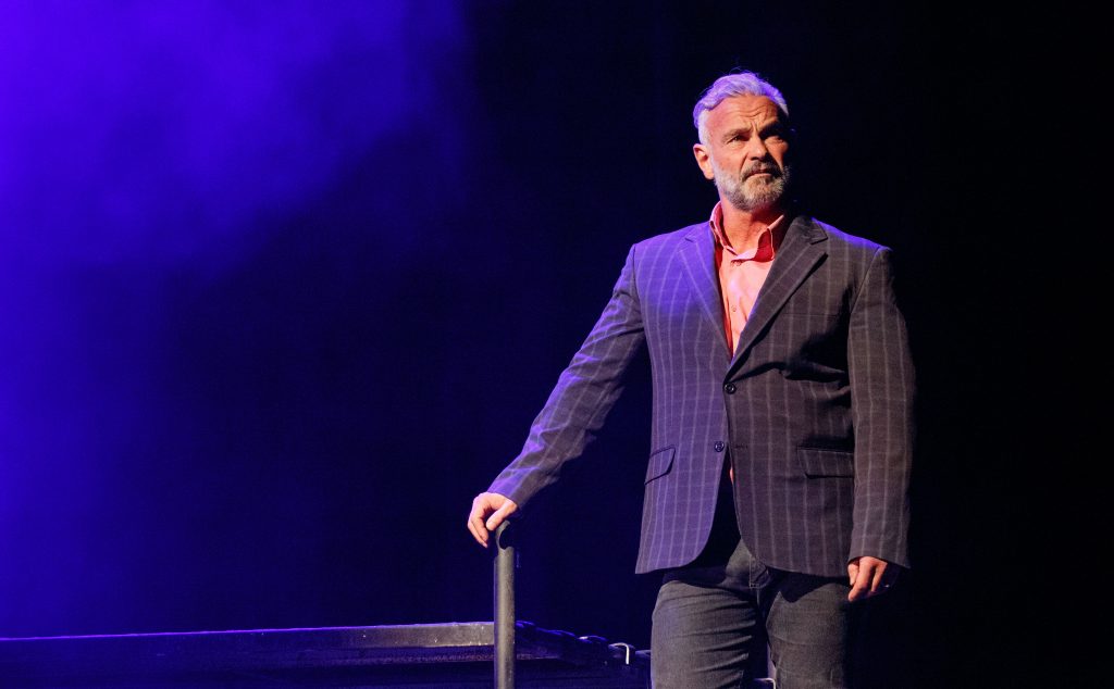 “O Vendedor de Sonhos” leva emoção e temas sensíveis para o Teatro Royal Tulip