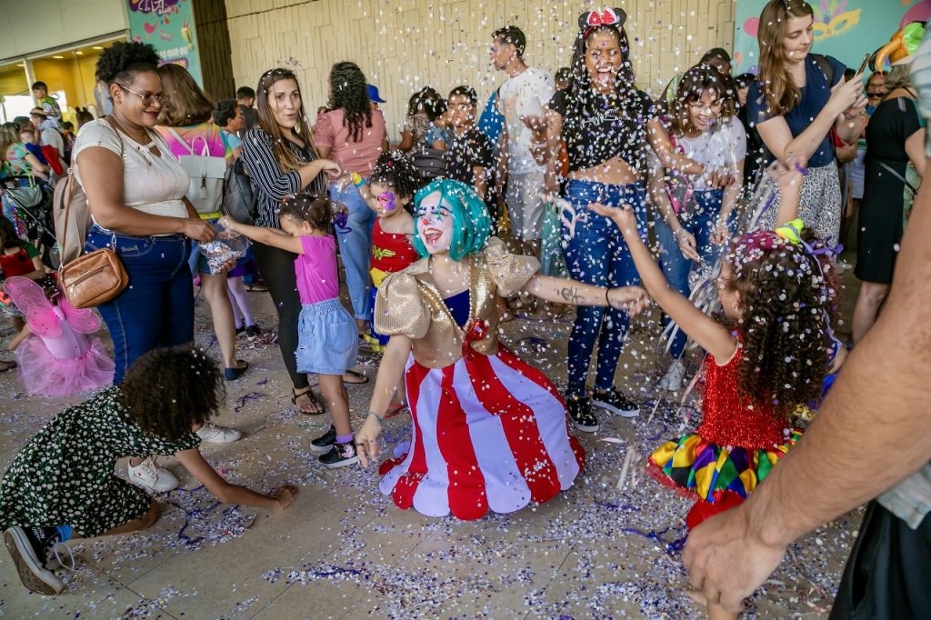 Folia de Carnaval no Pátio Brasil traz programação para a família inteira