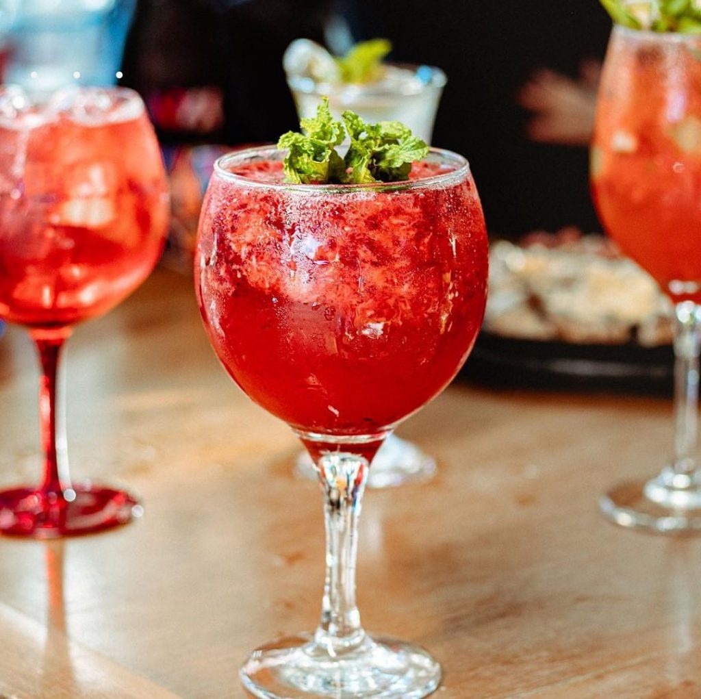 Festival oferece open de cerveja, drinks e ofertas especiais no Fora do Eixo Lounge