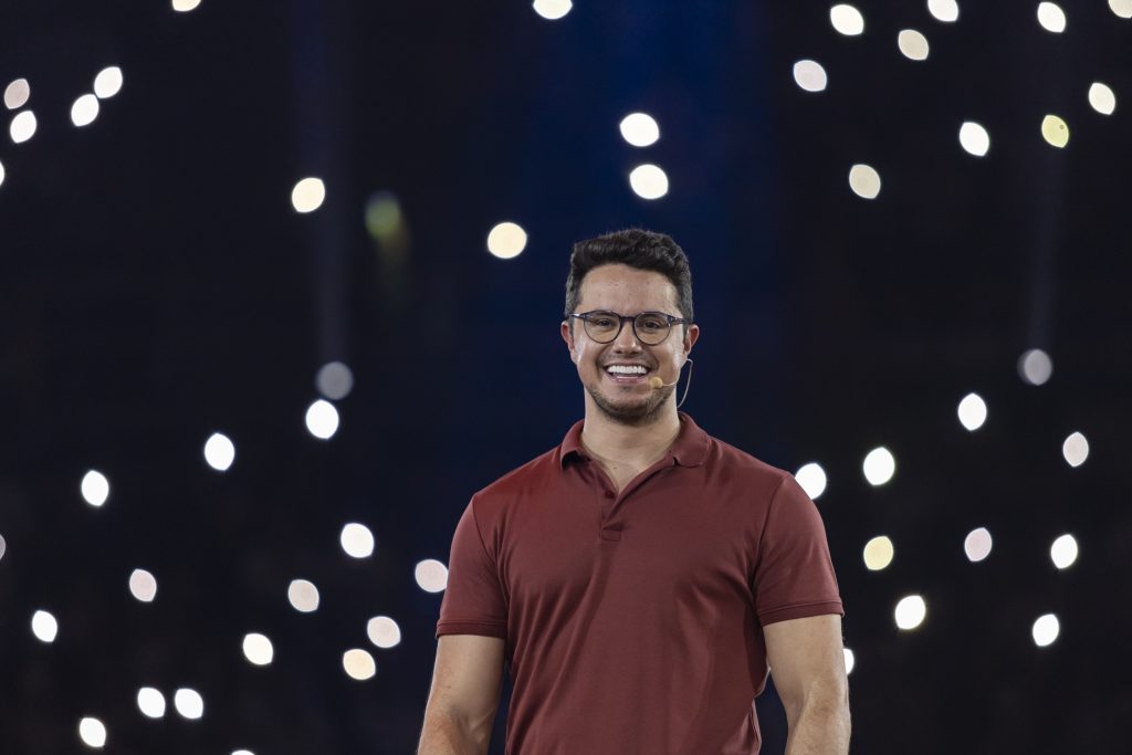 Deive Leonardo traz turnê “Antes e Depois” para Brasília