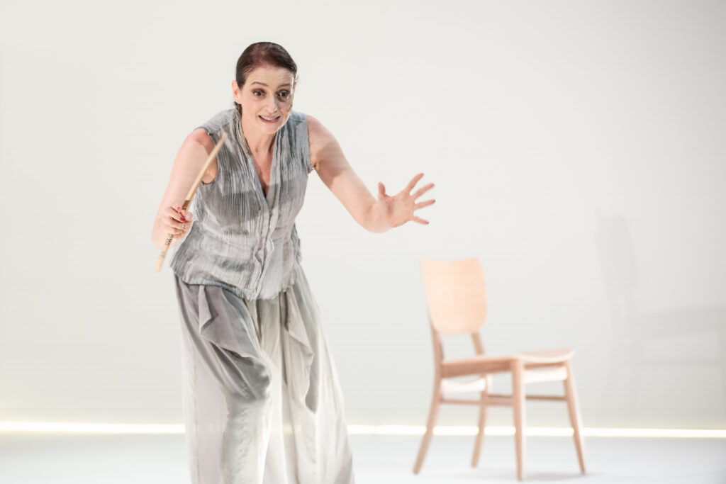 Denise Fraga volta a Brasília com o espetáculo “Eu de você”