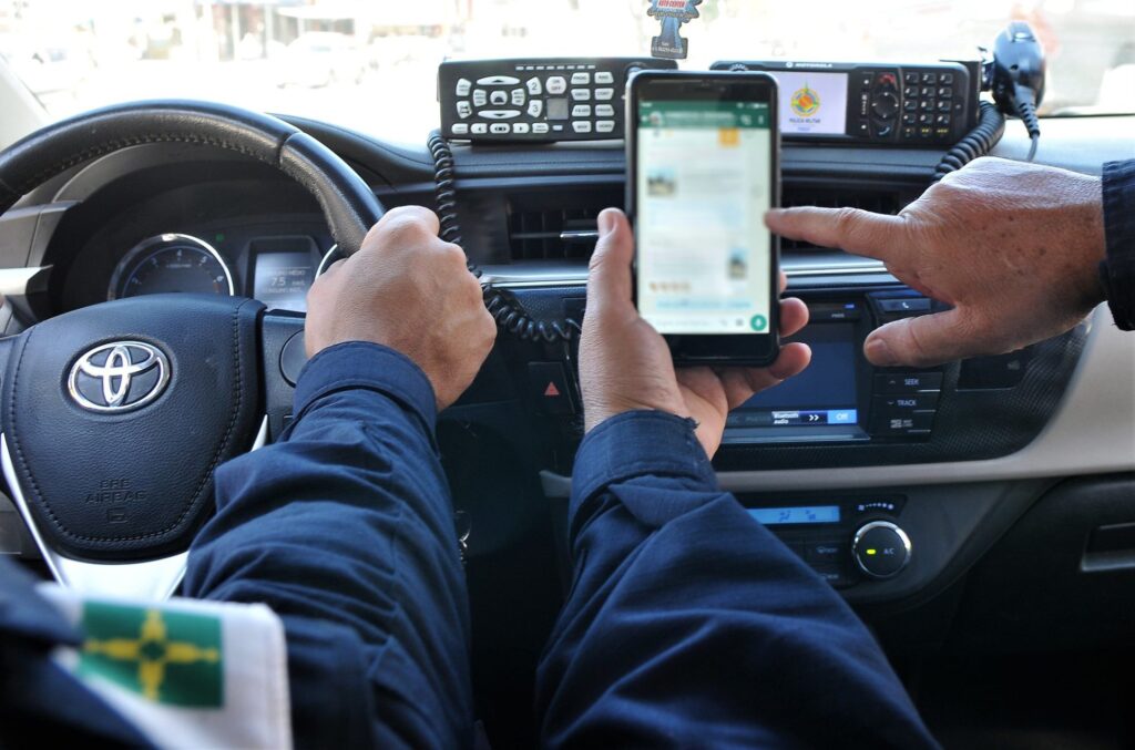 Você sabia que pode denunciar um crime ou ações suspeitas por meio do WhatsApp?