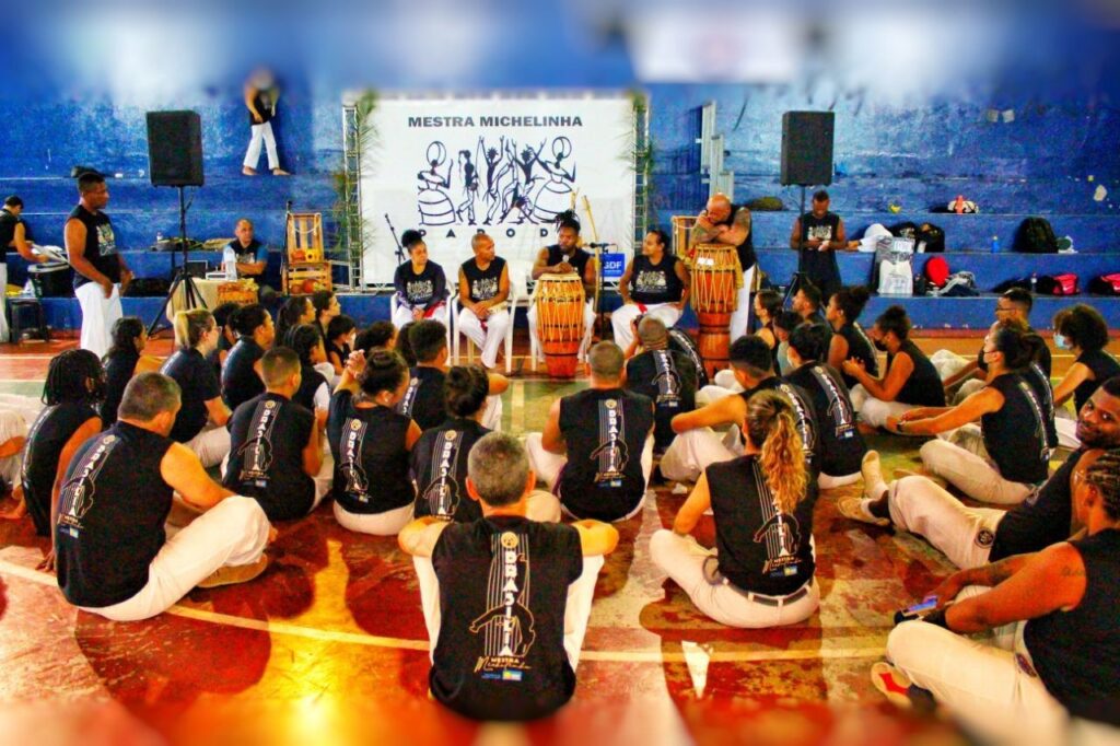 Evento reúne capoeiristas de todo o Brasil para workshops, rodas e apresentações artísticas