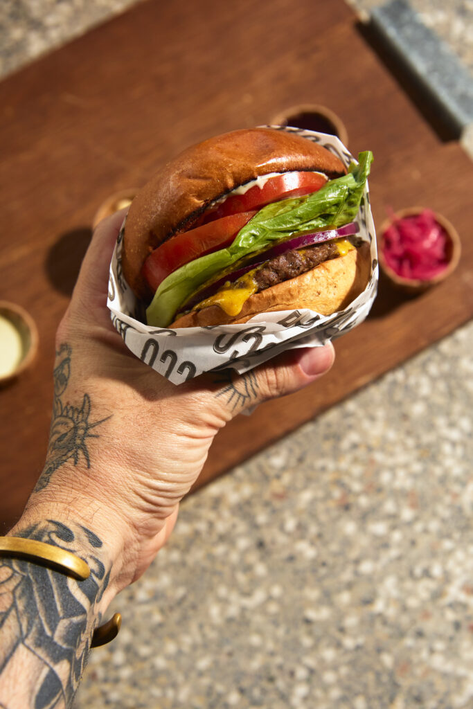 Ricco Burger celebra o Dia do Hambúrguer com ação promocional