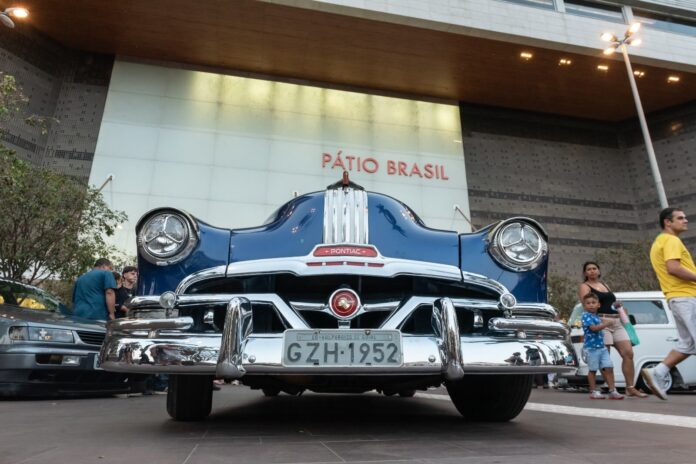 carro-pontiac-azul_telmo-ximenes