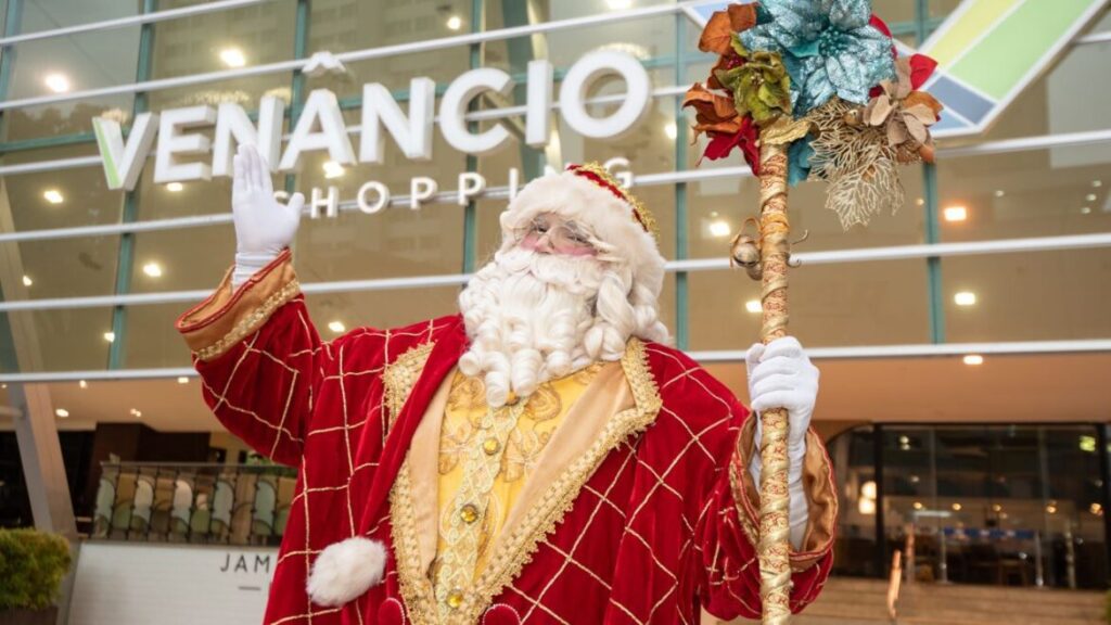 A primeira chegada do Papai Noel de Brasília acontece no Venâncio Shopping