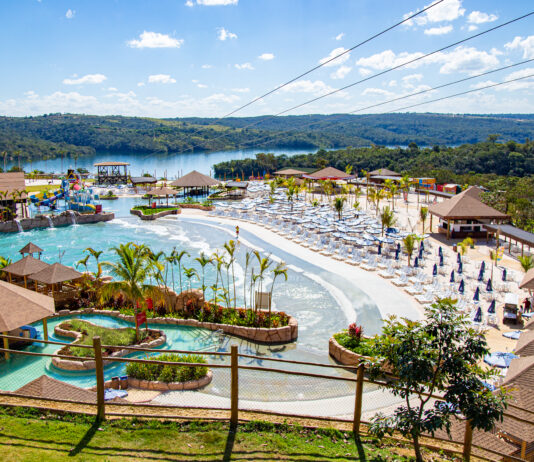 Bali Park promove Parada de Natal e apresenta o mascote Capivara