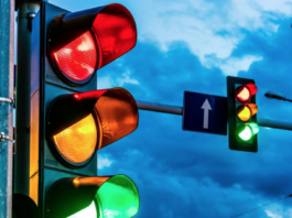 Trânsito do DF vai contar semáforos inteligentes em 470 cruzamentos