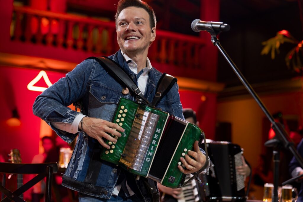 Michel Teló faz show gratuito na Esplanada dos Ministérios