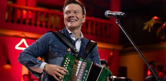 Michel Teló faz show gratuito na Esplanada dos Ministérios