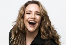 Ana Carolina celebra os 25 anos de carreira no Centro de Convenções Ulysses