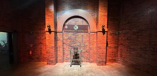 ParkShopping recebe experiência cenográfica imersiva inspirada nos grandes sucessos da Warner Bros.