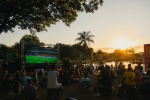 Evento no Parque da Cidade transmite a estreia do Brasil na Copa com música e gastronomia