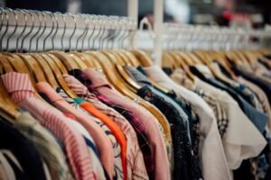 Evento reúne brechós, marcas autorais, artesanato, gastronomia e música no coração de Brasília